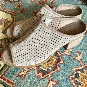 Kookaburra by Ugg Gray Suede Slip-on Mules Casual Heels size 9